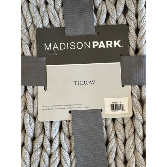 Madison Park Chunky Knit Throw Blanket 50"x60" Grey 100% Acrylic Soft Cozy Home - Picture 3 of 8
